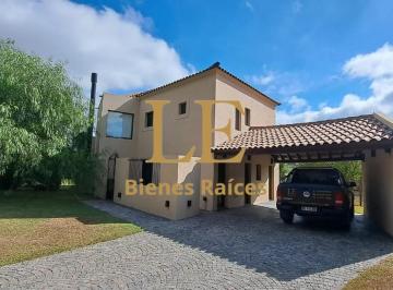 Casa · 250m² · 5 Ambientes · 4 Cocheras · Venta Casa Septiembre Apto Credito