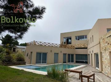 Casa · 300m² · 4 Dormitorios · 1 Cochera · Casa en Venta en Costa Esmeralda - Deportivo 55