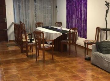 Casa · 300m² · 4 Ambientes · 3 Cocheras · Excelente Casa 4 Ambientes con Dep. de Servicio Pileta, Fond