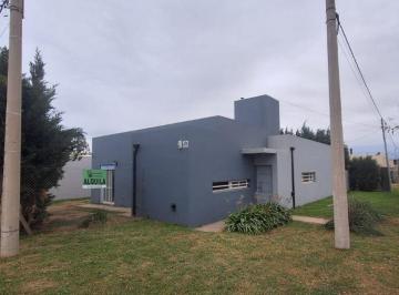 Casa de 3 ambientes, Bahía Blanca · Alquiler Casa 2 Dormis 1 Baño Piscina!