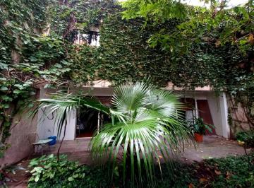 Casa en Venta de 7 ambientes  · Casa con Jardín, Parrilla, Garaje y Terraza en Villa del Parque