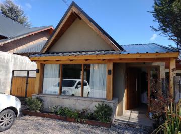 PH de 6 ambientes, San Carlos de Bariloche · Venta Bariloche PH Casa 2 Dorm + Anexo Casita 1 Dorm. Jardín, Estacionamiento.