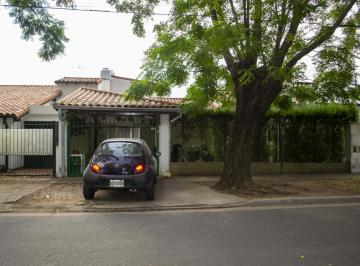 Casa · 130m² · 4 Ambientes · Chalet en Excelente Estado