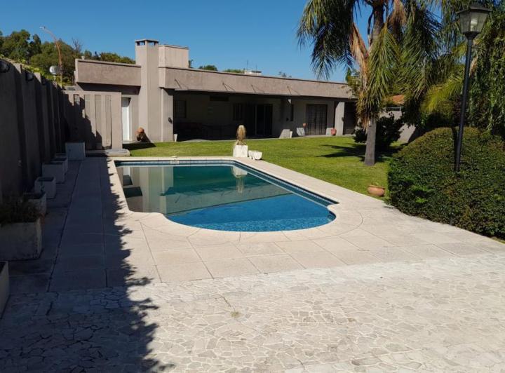 Casa · 279m² · 20 Ambientes · 4 Cocheras