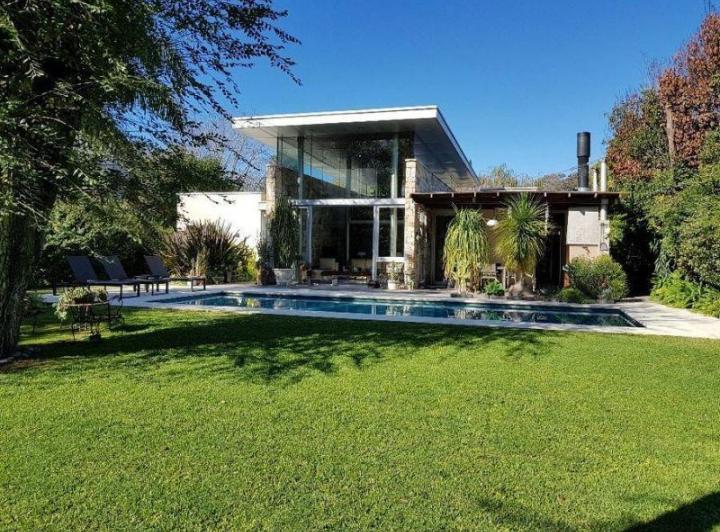 Casa · 192m² · 4 Ambientes · 2 Cocheras