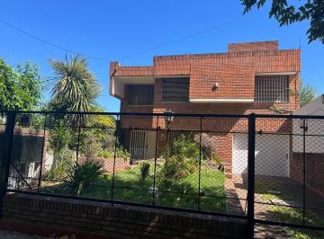 Casa · 180m² · 5 Ambientes · 3 Cocheras · Rafael Calzada Venta Casa en Excelente Ubicación Oportunidad