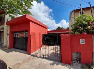 Casa · 80m² · 3 Dormitorios · 1 Cochera · Casa Indivisa. Excelente Ubicacion. Financiacion Privada