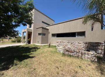 Casa · 182m² · 4 Ambientes · 4 Cocheras · Casa en Venta