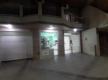 Departamento de 4 ambientes, Avellaneda · Departamento de 4 Ambientes Al Frente C Doble Balcón, Centro de Wilde!