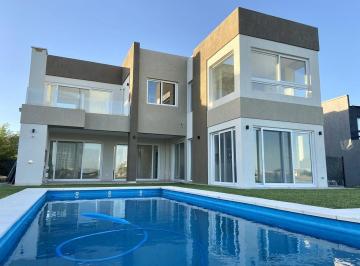 Casa · 243m² · 5 Ambientes · 2 Cocheras · Casa en Venta El Cantón Norte Escobar
