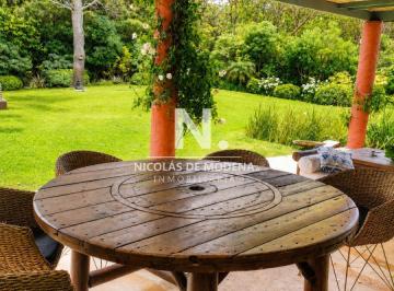 Foto1 · Hermosa Casa de 2 Niveles, con Amplios Espacios en Venta