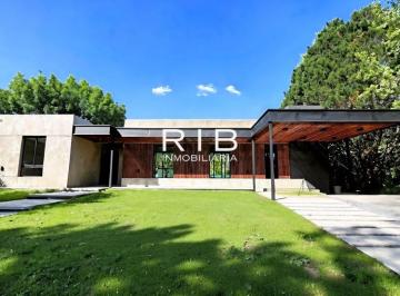 Casa de 4 ambientes, Pilar · Excelente Propiedad Moderna Sobre 1020 m²