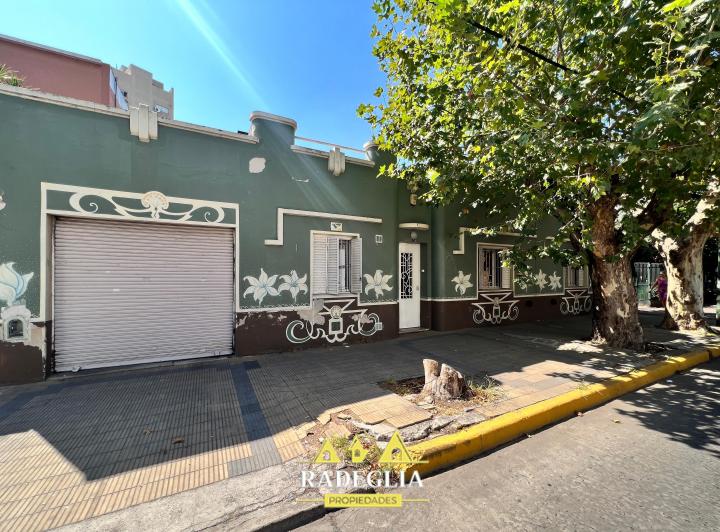 Casa · 1m² · 4 Ambientes · 3 Cocheras