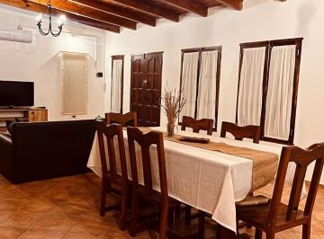 Casa · 120m² · 3 Ambientes · 1 Cochera · Alquiler Temporario Casa Amoblada en Valle Escondido 2 Dorm.