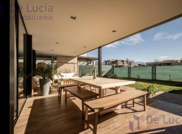 Casa · 221ha · 4 Ambientes · 2 Cocheras · B° Rincon Viamonte - 3 Hab - 3 Baños