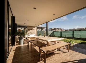 Casa · 221m² · 4 Ambientes · 2 Cocheras · B° Rincon Viamonte - 3 Hab - 3 Baños
