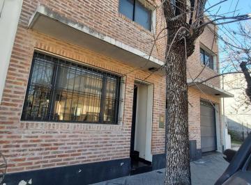 Casa · 215m² · 5 Ambientes · 1 Cochera · Casa en Calle Bolivar