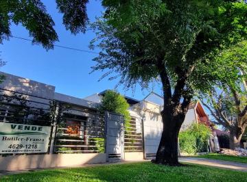Casa · 128m² · 4 Ambientes · 1 Cochera · Casa Reciclada con Pileta, Parrilla y Cochera Cubierta | Ituzaingo Norte