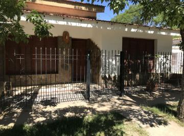 Casa · 180m² · 4 Ambientes · Casa Céntrica en Oliveros