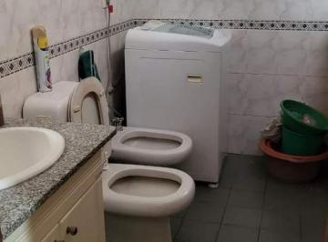 Casa · 400m² · 7 Ambientes · B Alberdi, a m de Duarte Quiros, Posibilidad Costruir Altura. Ag.