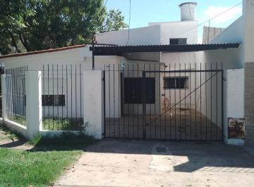 Casa · 130m² · 4 Ambientes · 1 Cochera · Casa 3 Dorm. con Cochera en Venta