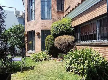 Casa · 320m² · 6 Ambientes · 2 Cocheras · Amplia Casa en 2 Plantas con Quincho y Pileta en San Justo * Nuevo Valor*