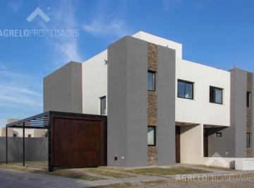 Casa · 140m² · 3 Dormitorios · 1 Cochera · Casa en Inaudi