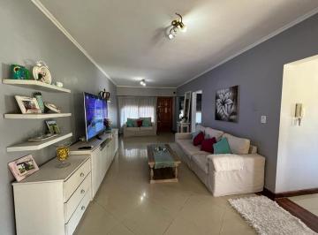 Casa · 200m² · 5 Ambientes · 1 Cochera · Casa en Venta en Moreno
