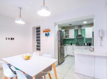 Casa · 135m² · 5 Ambientes · Casa de Pasillo 3 Dorm. - Zona Centro, Rosario | Venta