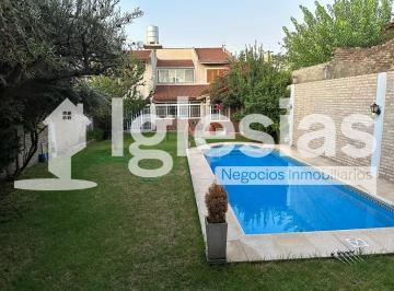 Casa · 176m² · 4 Ambientes · 3 Cocheras · Muy Bonita Casa Desarrollada en 2 Plantas en Ciudad Madero