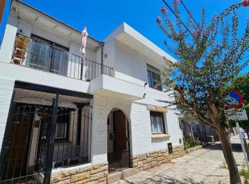 Casa · 176m² · 4 Ambientes · En Venta: Chalet en 2 Plantas. Zona Güemes