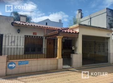 Casa · 100m² · 3 Ambientes · 1 Cochera · Chalet Colonial de 3 Amb. C/ Cochera en R. de Escalada