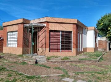 Casa · 90m² · 3 Ambientes · 2 Cocheras · Casa 3 Ambientes - Alquiler - Temperley