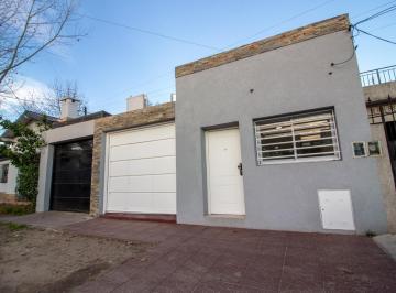 PH · 95m² · 3 Ambientes · 1 Cochera · Venta Departamento Tipo Casa de Tres Ambientes en Bernal