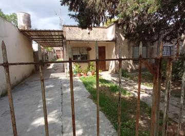 Casa · 80m² · 3 Ambientes · 1 Cochera · Venta de Casa de Tres Ambientes en Berazategui