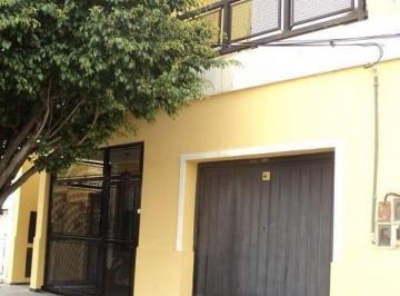 PH · 200m² · 4 Ambientes · 1 Cochera · Venta Departamento Tipo Casa de 4 Ambientes en Bernal