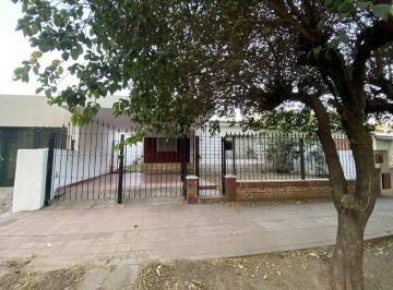 Casa · 133m² · 5 Ambientes · 1 Cochera · Chalet 3 Dorm Quintas de Arguello