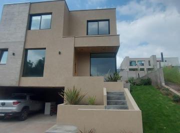 Casa de 5 ambientes, Ciudad de Mendoza · Venta Casa en Barrio Dalvian. Recibe Permuta.