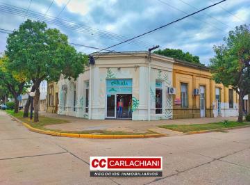 Local comercial · 140m² · 1 Cochera · Casa en Las Rosas