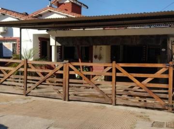 Casa · 250m² · 3 Ambientes · Casa Tres Departamentos en Venta | B° Centro | Santa Rosa de Calamuchita