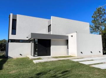 Casa · 211m² · 5 Ambientes · 2 Cocheras · Casa en Venta, 3 Dorm.. Barrio Cerrado San Matías, Escobar