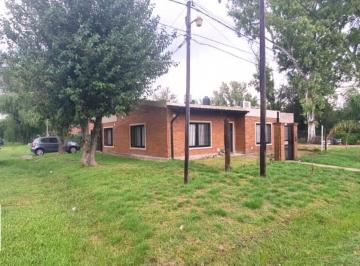 Casa · 115m² · 5 Ambientes · 1 Cochera · Casa en Venta en Ibarlucea - 2 Dorm.