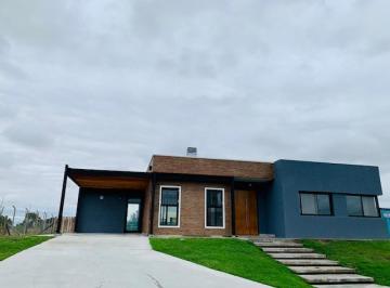 Casa de 5 ambientes, Berazategui · A Estrenar + 4amb + Piscina + Construida Sistema 345 + Retak. Villalobos.