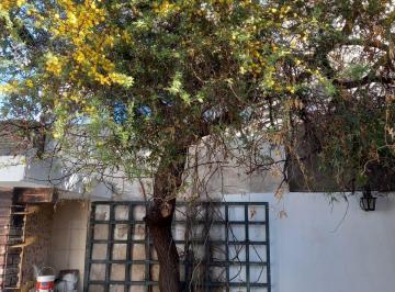Casa de 4 ambientes, Córdoba · Casa 2 Dorm a La Venta - Apto Bancor - S/ Cañuelas 1700,jardin.