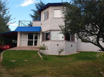 Casa · 204m² · 3 Ambientes · 3 Cocheras · Vendo Excelente Casa con Piscina en Mirador del Lago