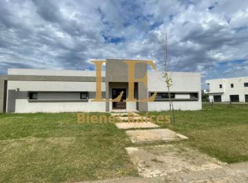 Casa · 160m² · 4 Ambientes · 3 Cocheras · Venta Casa San Sebastián Área 1