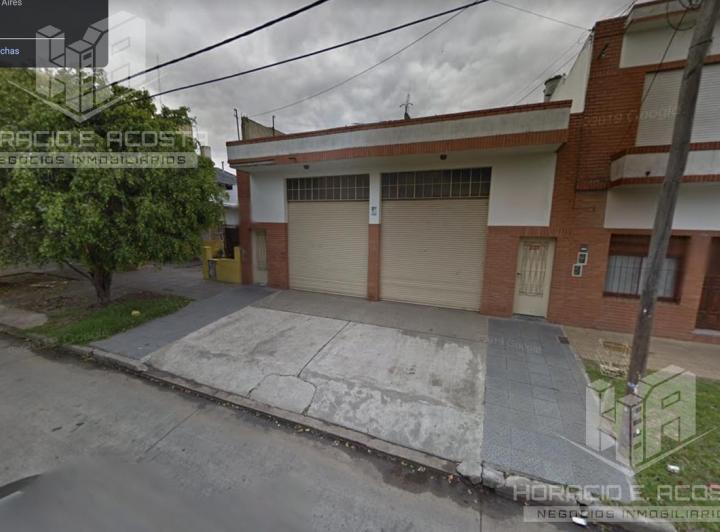 Casa · 230m² · 5 Ambientes · 2 Cocheras