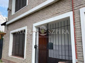 Casa · 130m² · 4 Ambientes · 1 Cochera · Casa en Duplex 4 Ambientes en Castelar