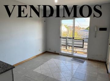Departamento · 45m² · 3 Ambientes · Departamento Al Frente en Venta con Balcon - Apto Credito