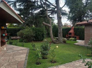 Casa · 288m² · 5 Ambientes · Venta Chalet 5 Ambientes con Patio. Zona Pinos de Anchorena.